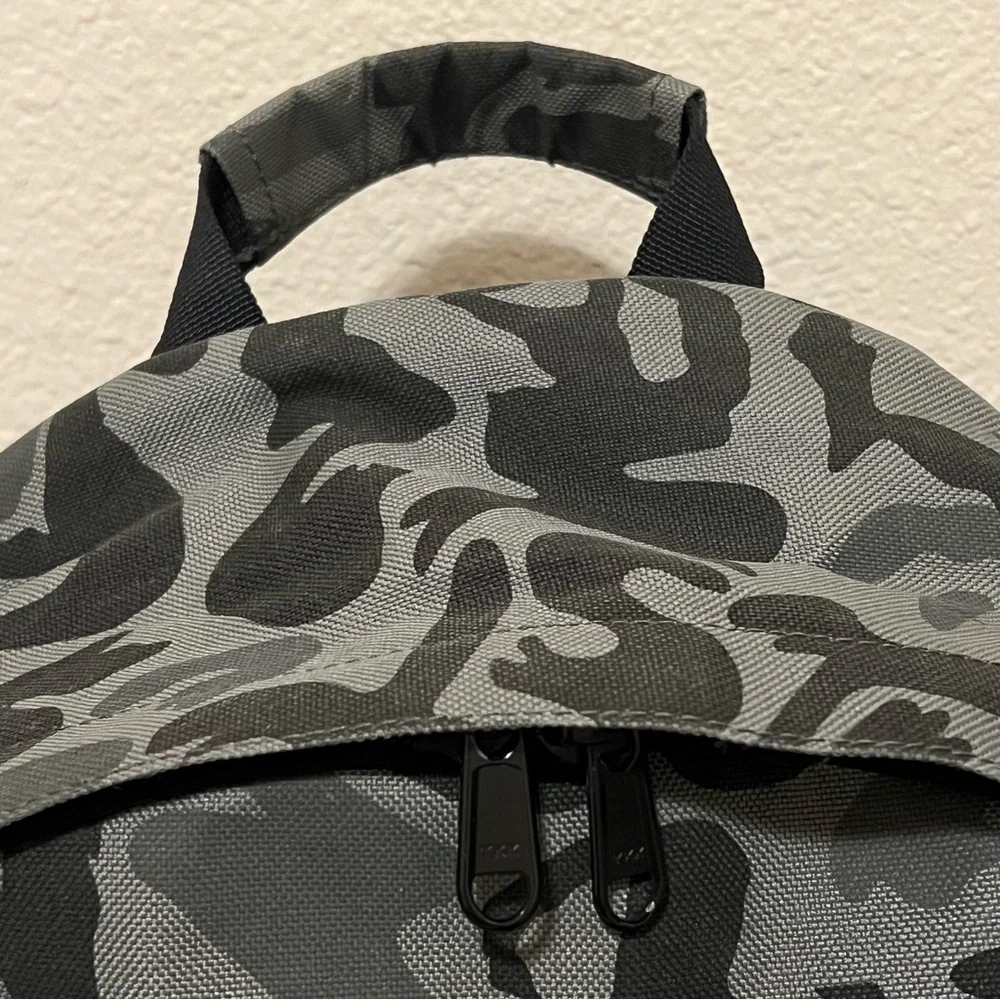 Stussy Camo backpack Original Gear, grey/black 14”x15”x9”
